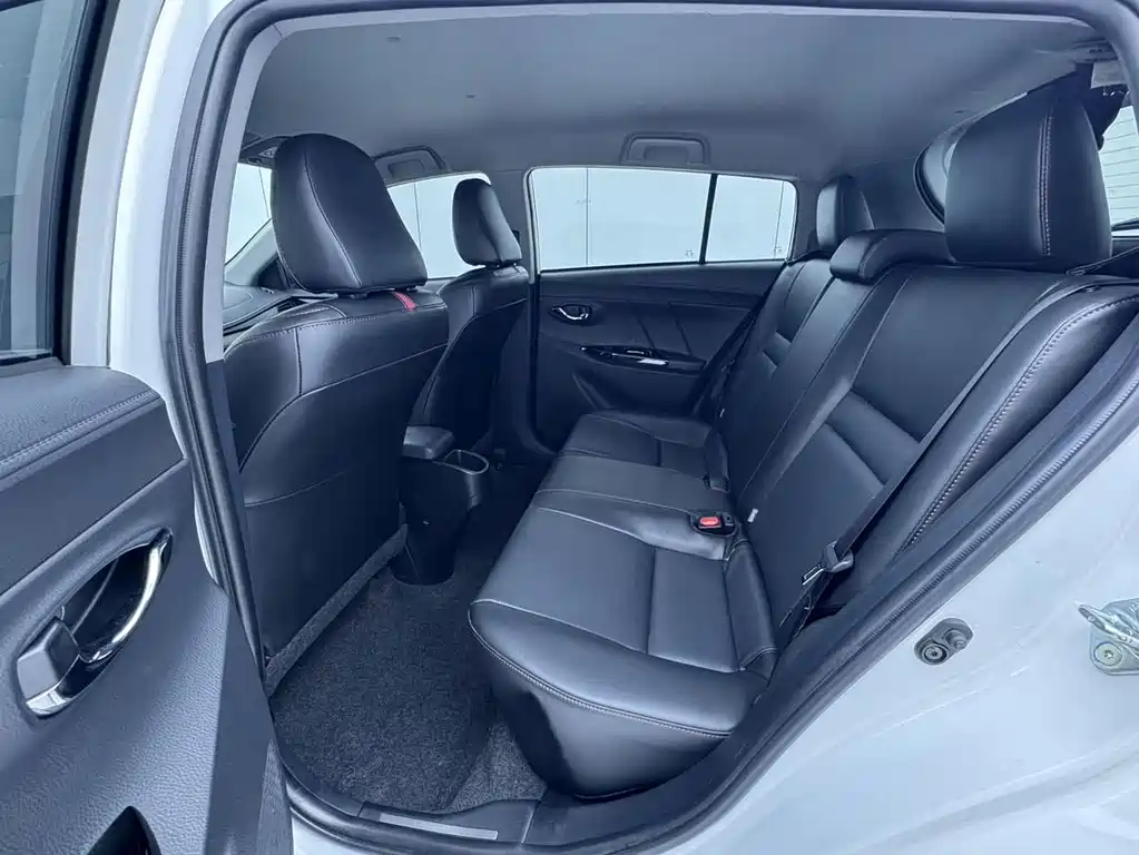 Toyota Yaris L — фото 9