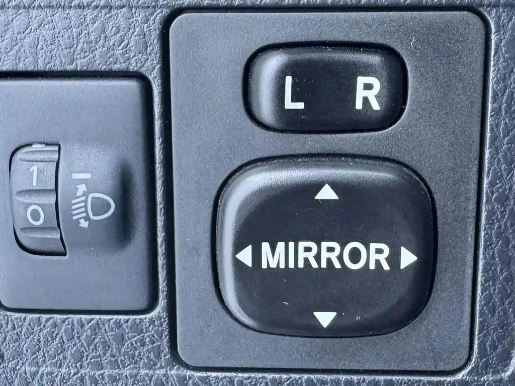 Toyota Yaris L — фото 10