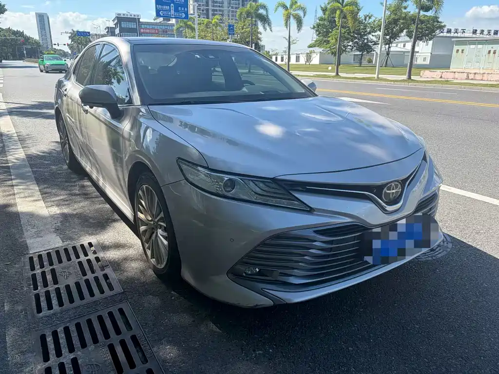Toyota Camry — фото 2