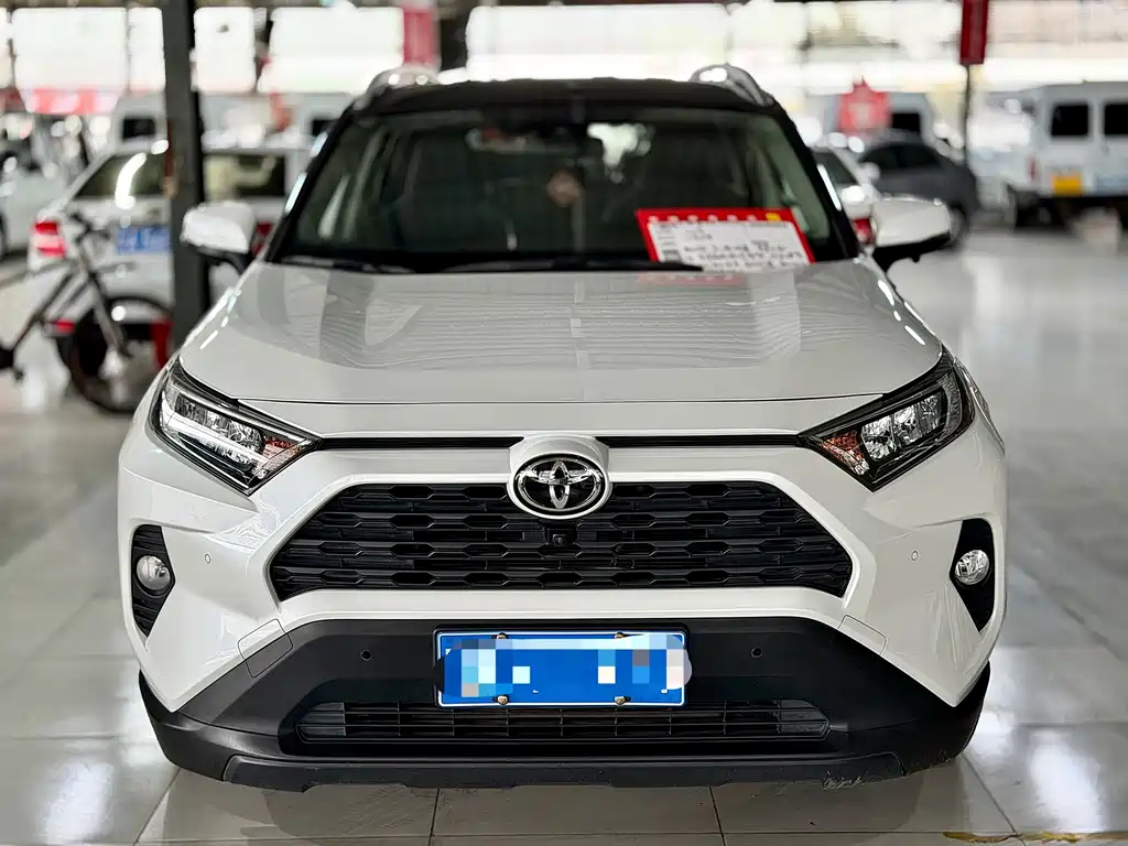 Toyota RAV4 — фото 2