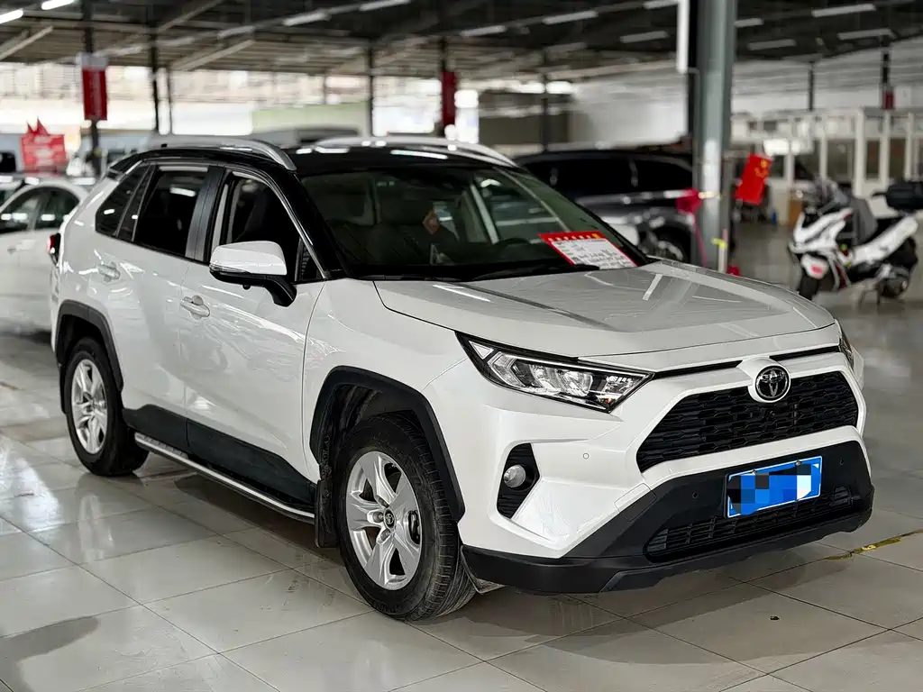 Toyota RAV4 — фото 3