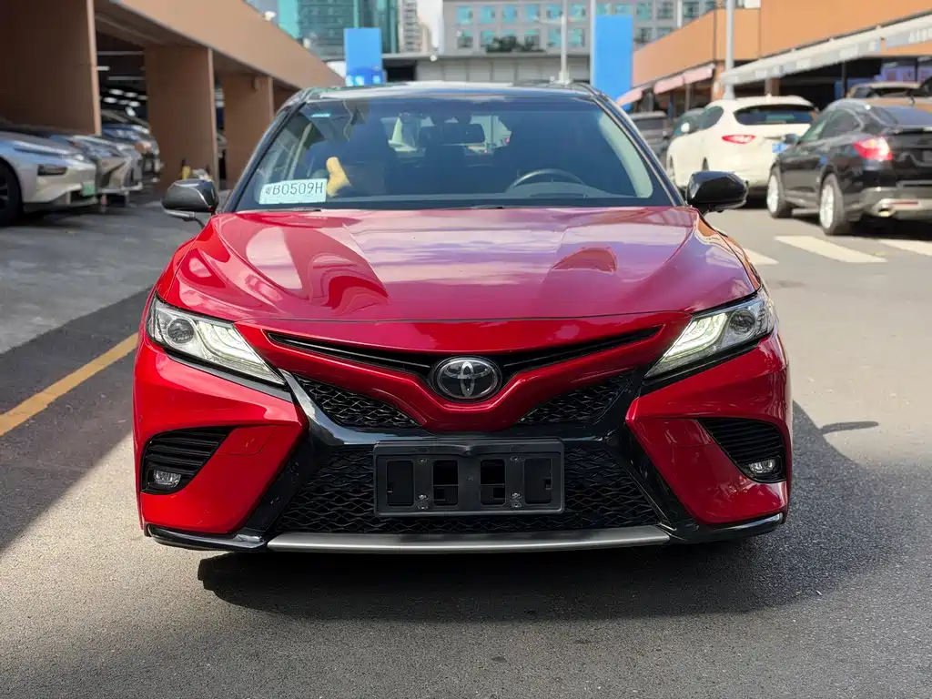 Toyota Camry — фото 2