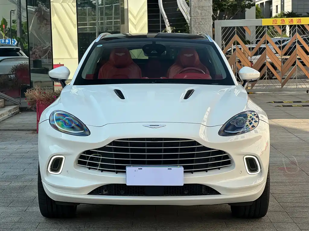Aston Martin DBX — фото 2