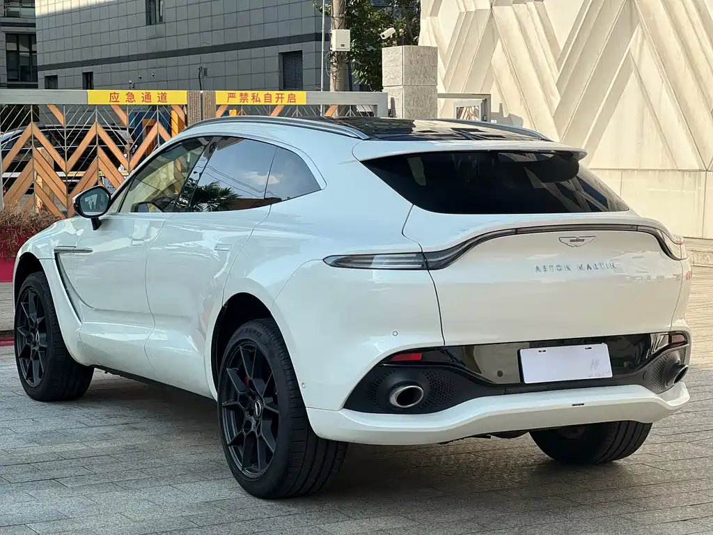Aston Martin DBX — фото 4