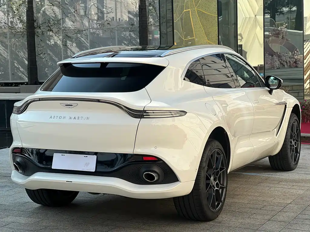 Aston Martin DBX — фото 6