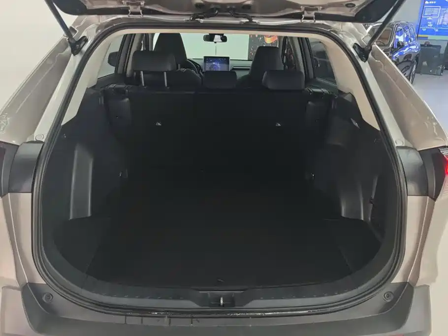 Toyota RAV4 — фото 4
