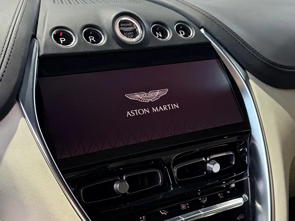 Aston Martin DBX — фото 7