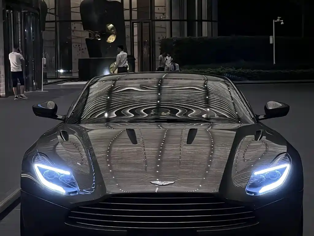 Aston Martin DB11 — фото 2