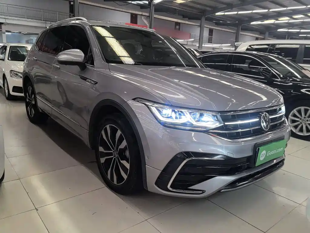 Volkswagen Tiguan L — фото 10