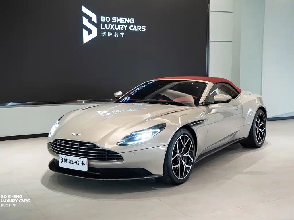 Aston Martin DB11 — фото 35