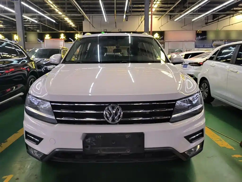 Volkswagen Tiguan L — фото 2