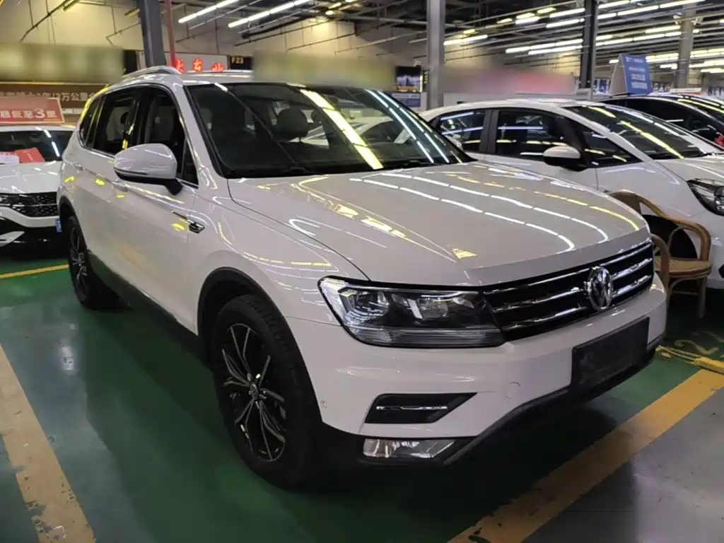 Volkswagen Tiguan L — фото 3