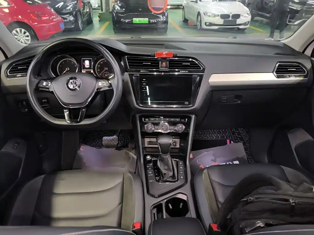 Volkswagen Tiguan L — фото 9