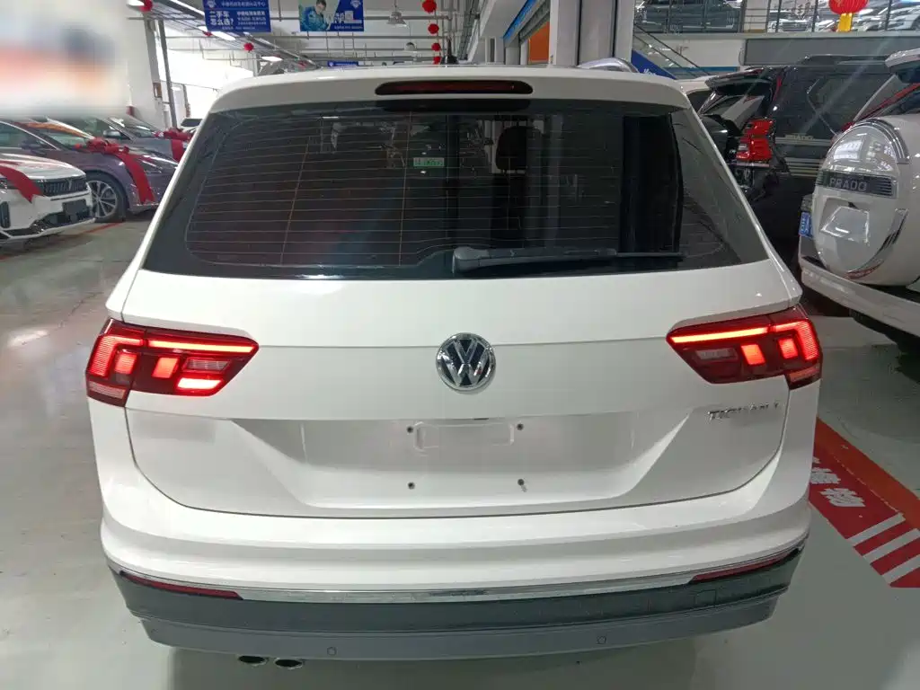 Volkswagen Tiguan L — фото 3