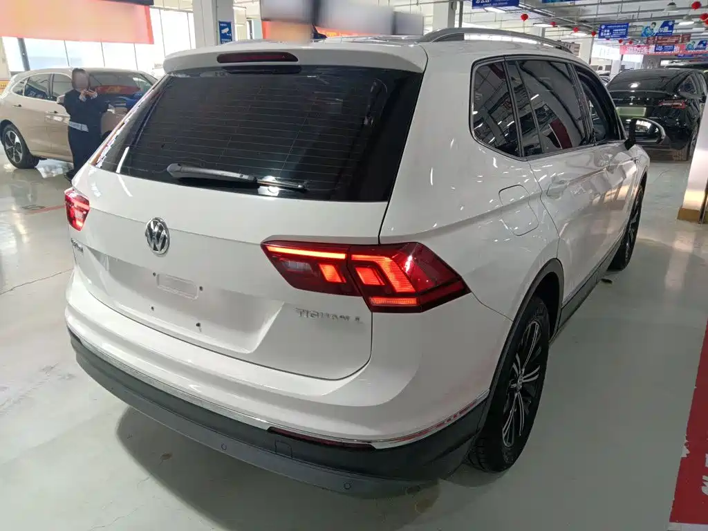 Volkswagen Tiguan L — фото 4