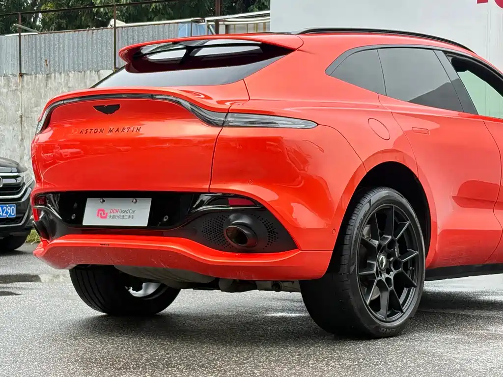Aston Martin DBX — фото 23