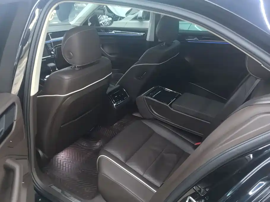 Volkswagen Phideon — фото 11