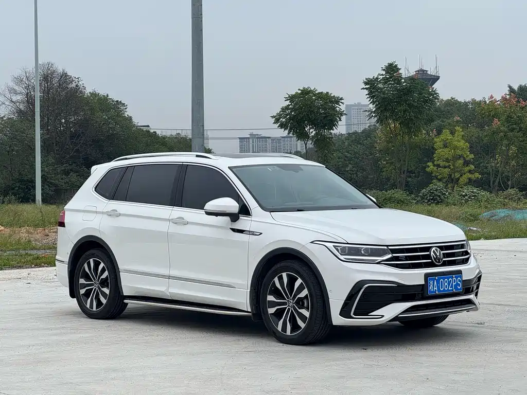 Volkswagen Tiguan L — фото 3