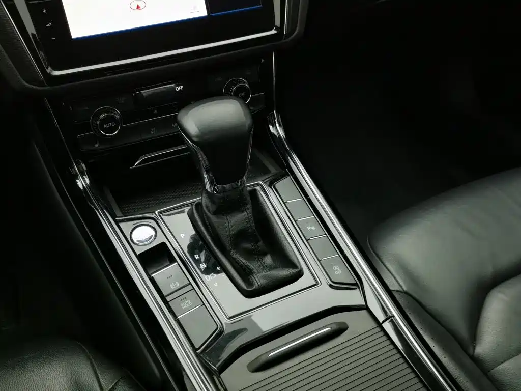 Volkswagen Phideon — фото 13