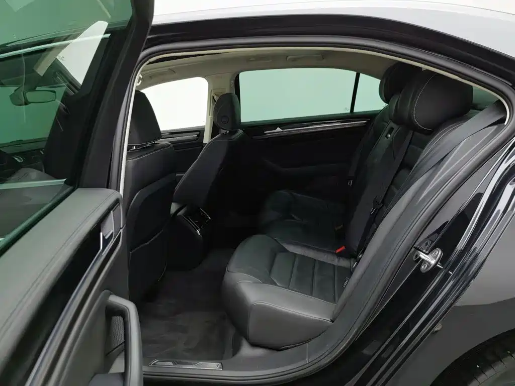 Volkswagen Phideon — фото 15