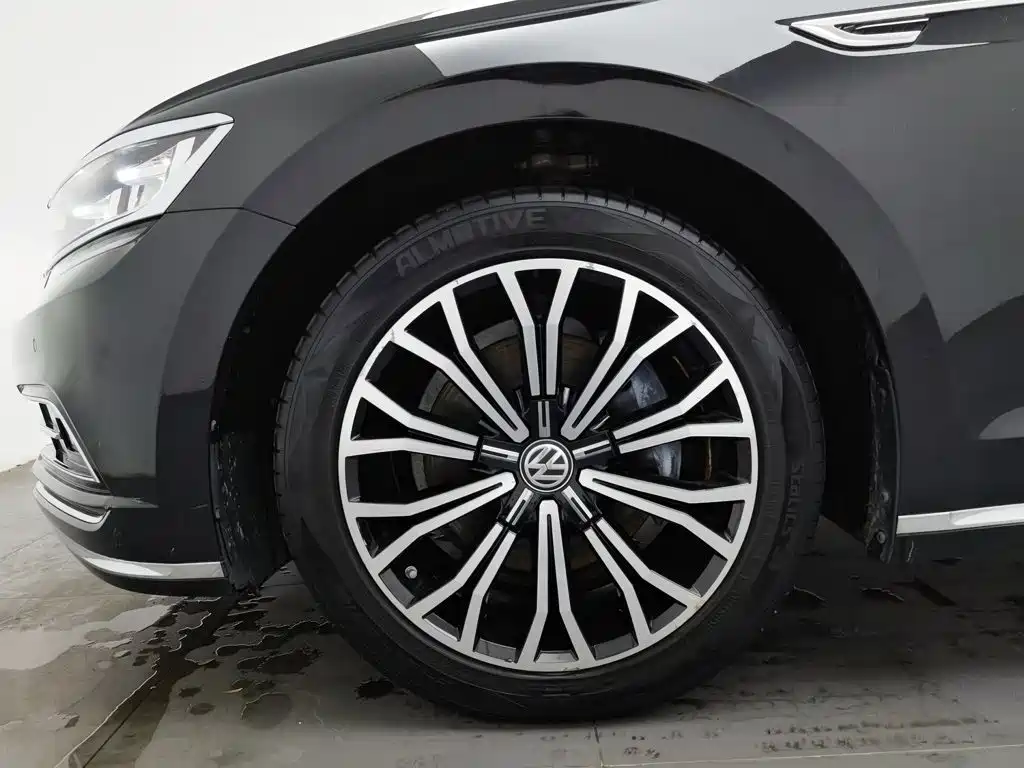 Volkswagen Phideon — фото 17
