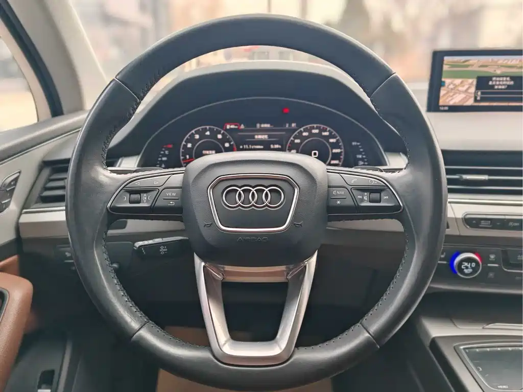Audi Q7 — фото 11