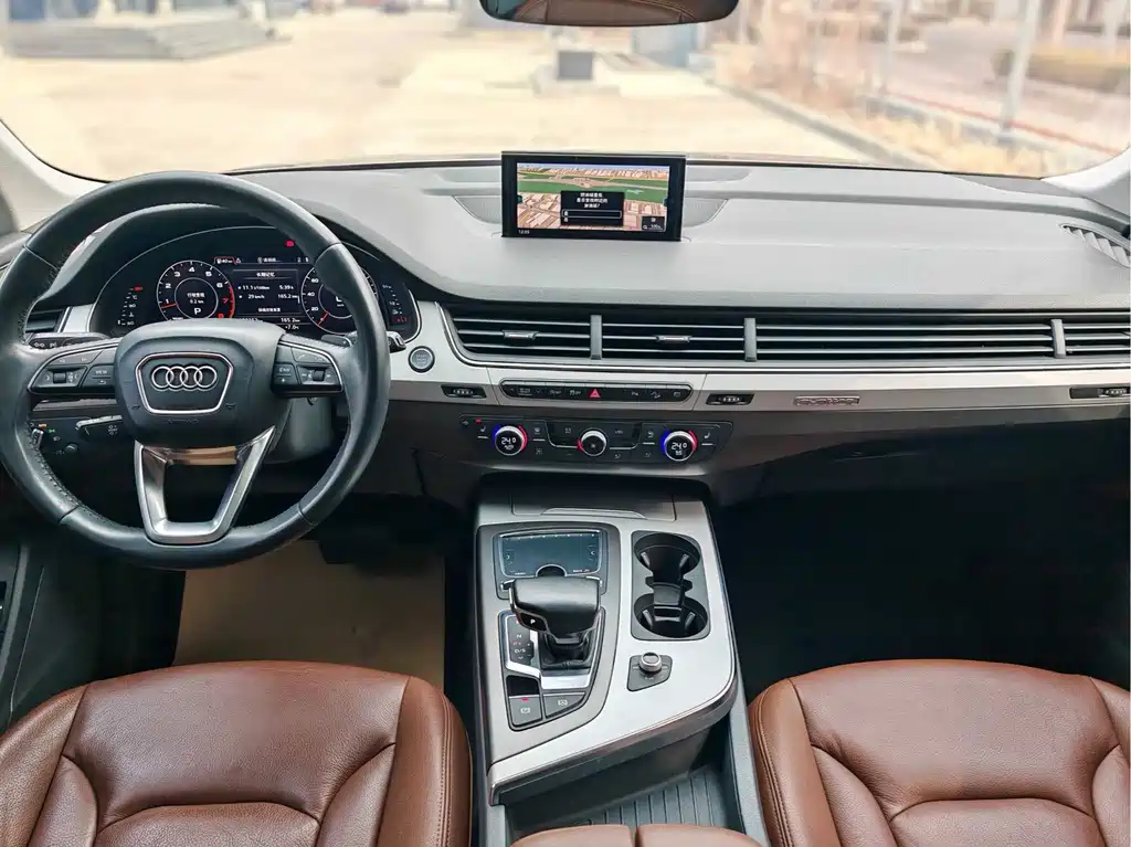 Audi Q7 — фото 14