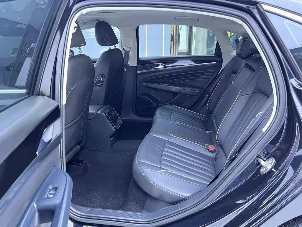 Volkswagen Passat — фото 13