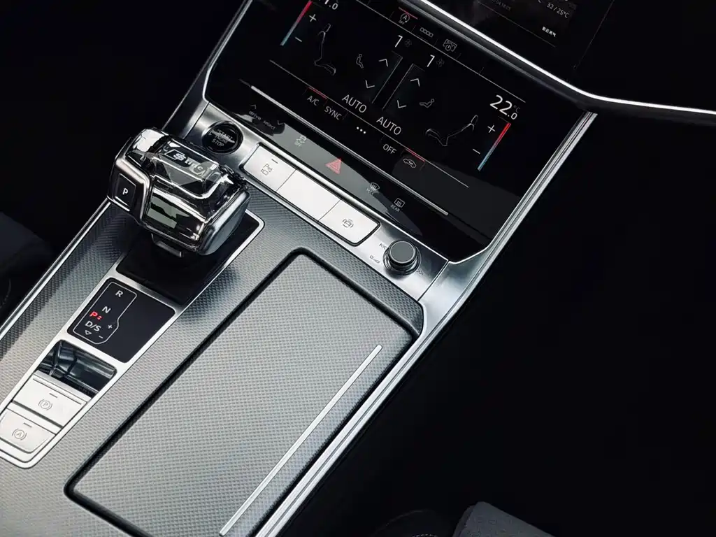 Audi A6L — фото 9