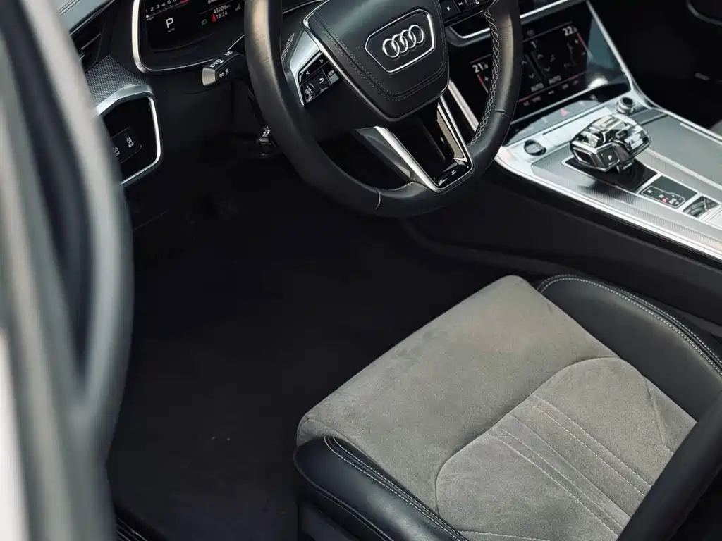 Audi A6L — фото 10