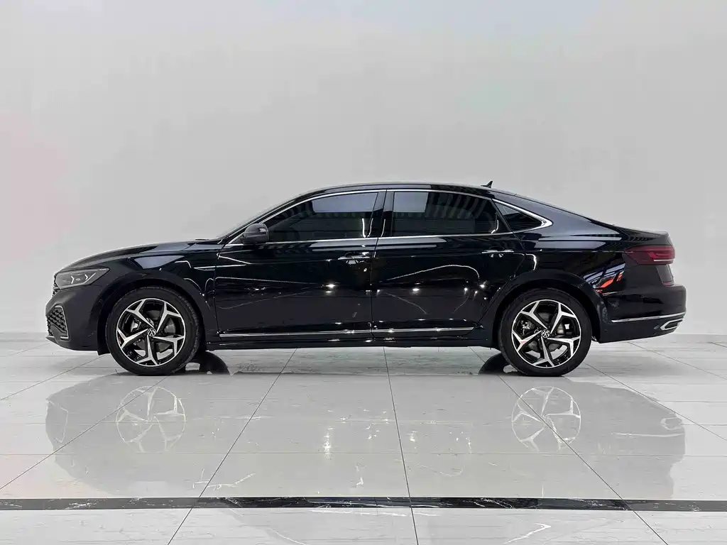 Volkswagen Passat — фото 8