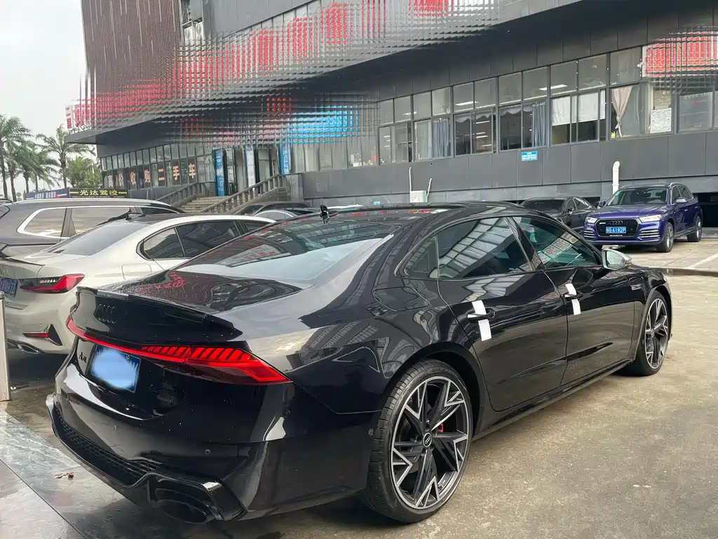 Audi A7L — фото 6