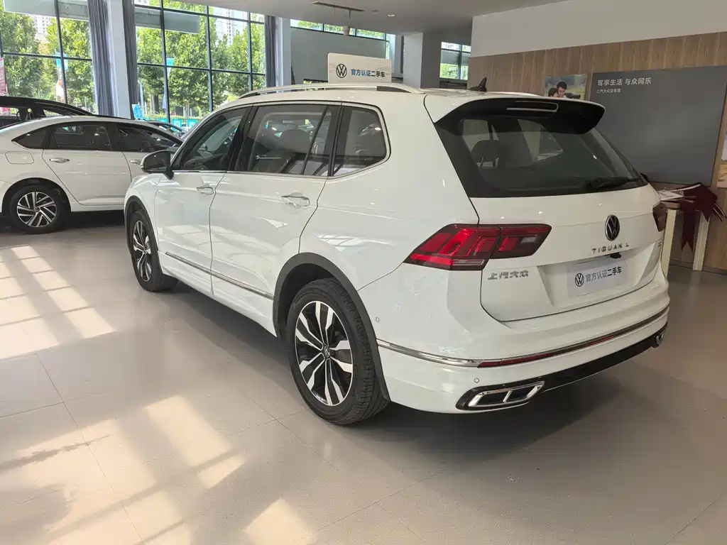 Volkswagen Tiguan L — фото 15