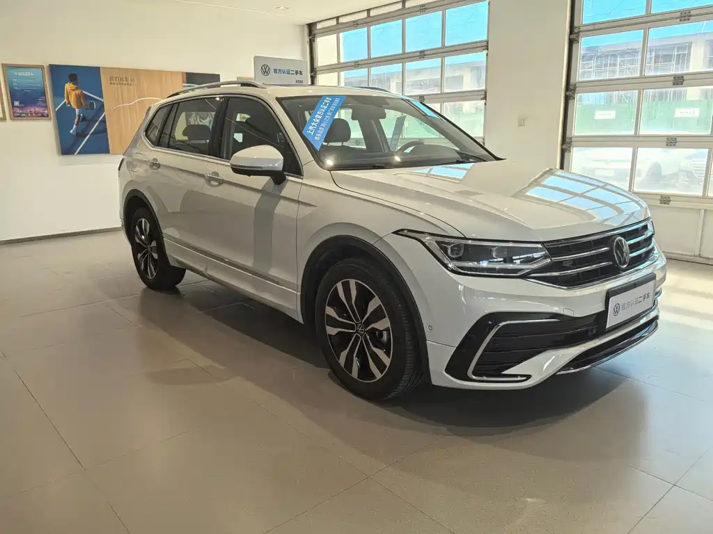 Volkswagen Tiguan L — фото 3