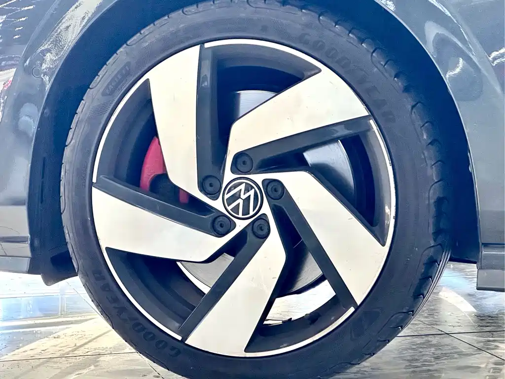 Volkswagen Golf GTI — фото 5