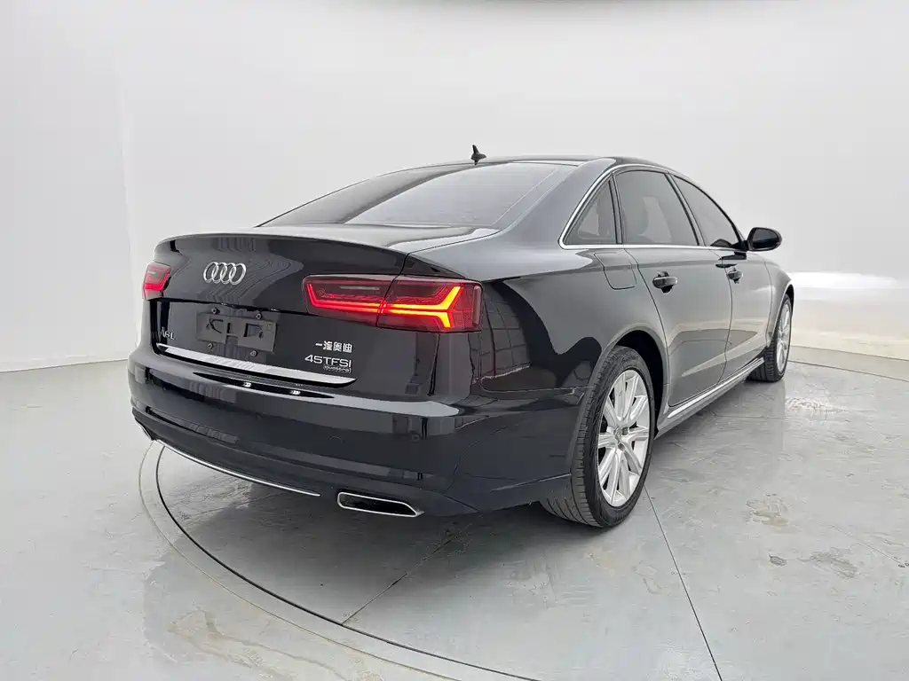 Audi A6L — фото 8