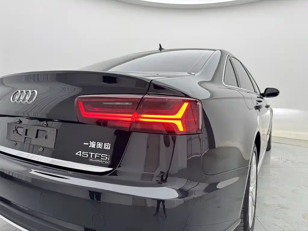 Audi A6L — фото 9