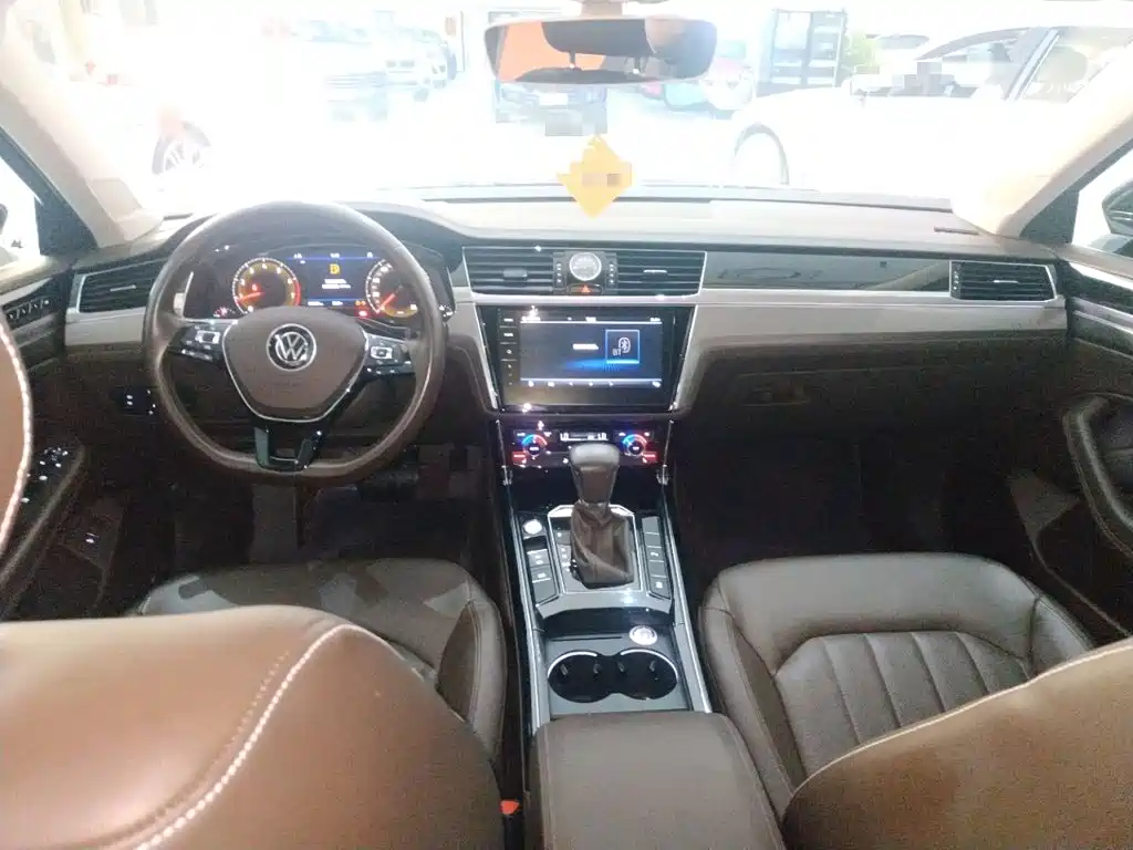 Volkswagen Phideon — фото 9