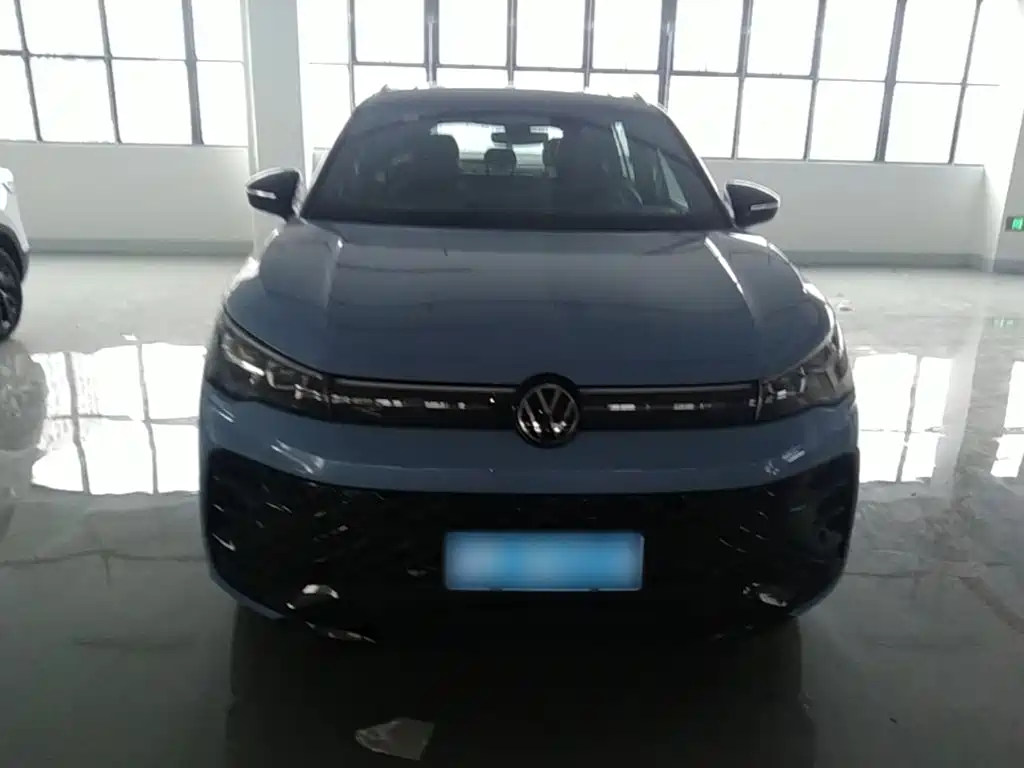 Volkswagen Tiguan L — фото 2