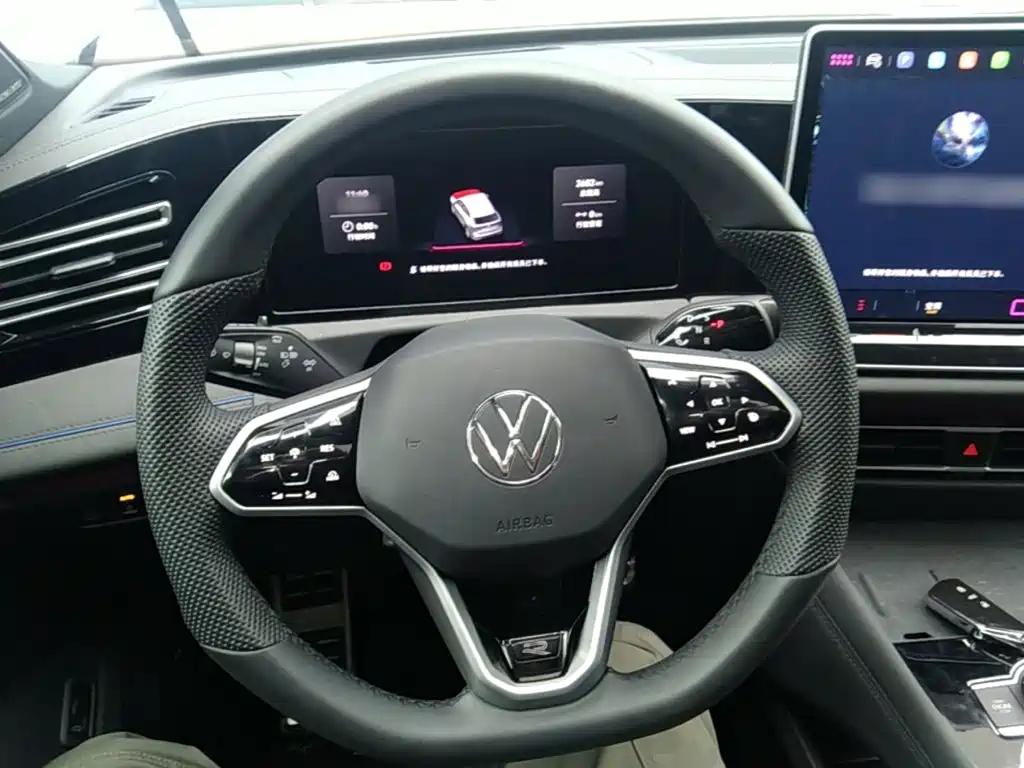 Volkswagen Tiguan L — фото 10