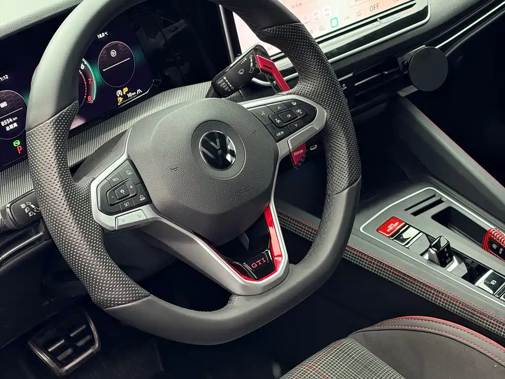 Volkswagen Golf GTI — фото 5