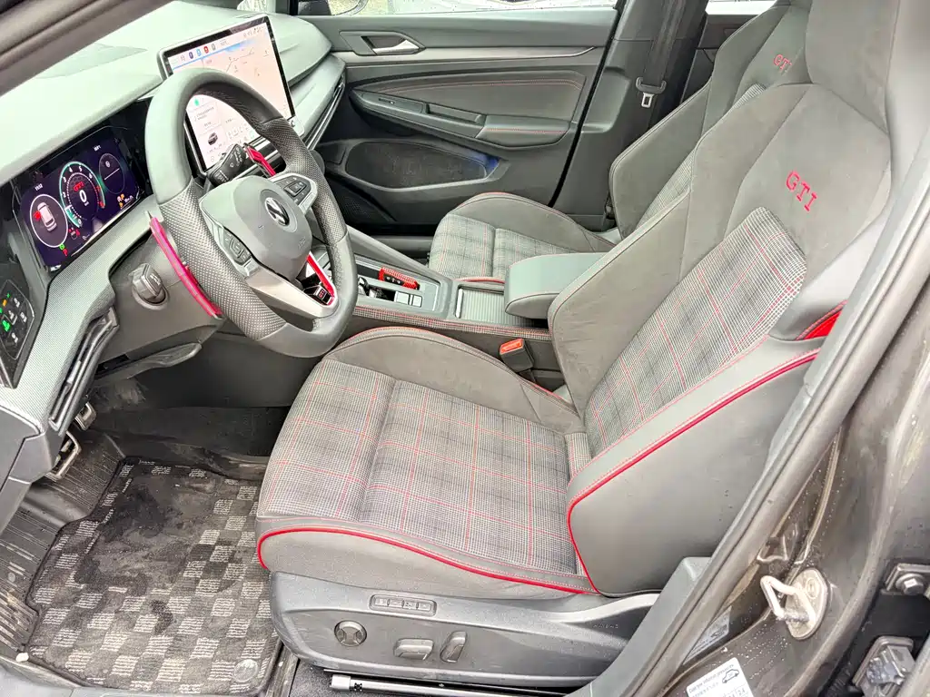 Volkswagen Golf GTI — фото 6