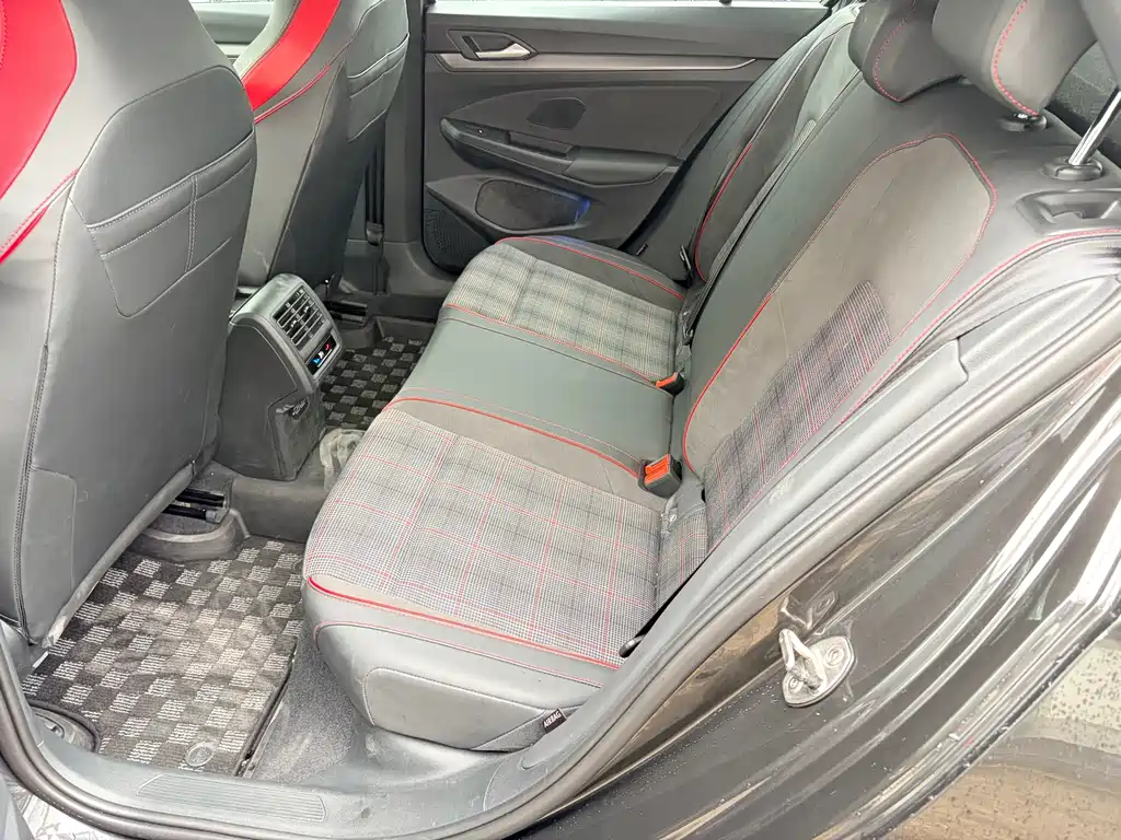 Volkswagen Golf GTI — фото 7