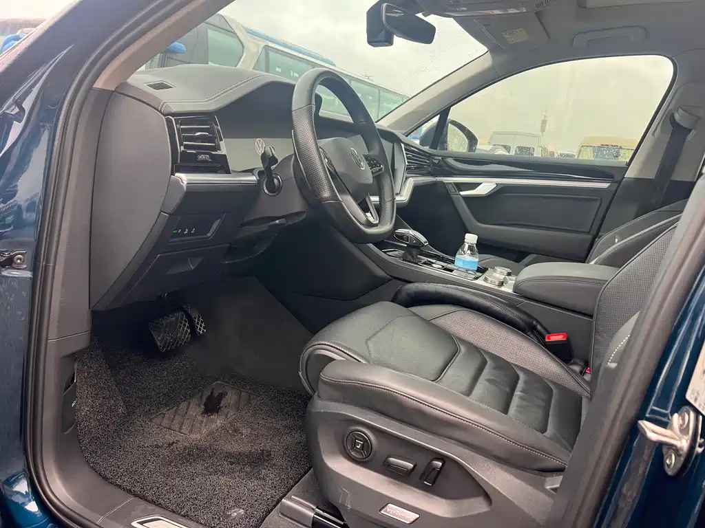 Volkswagen Touareg — фото 6