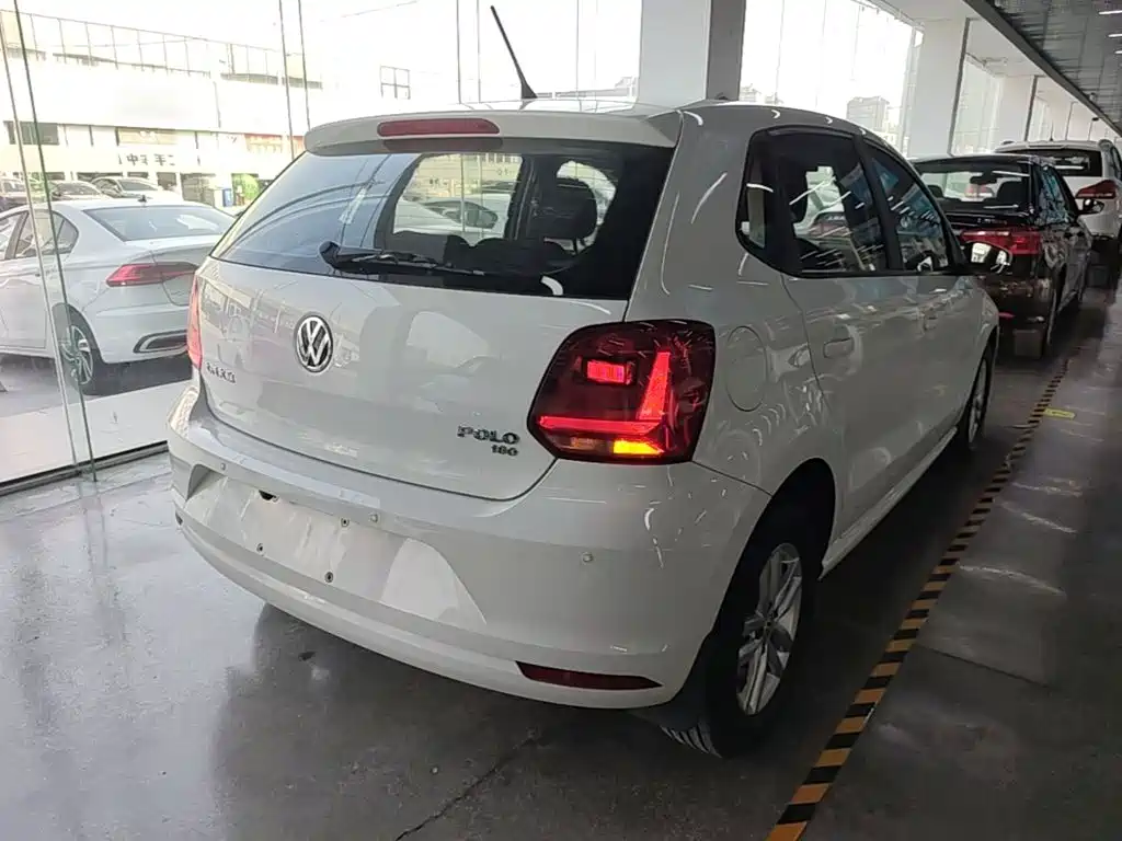 Volkswagen Polo — фото 6