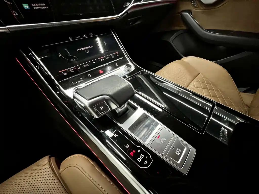 Audi A8 — фото 11