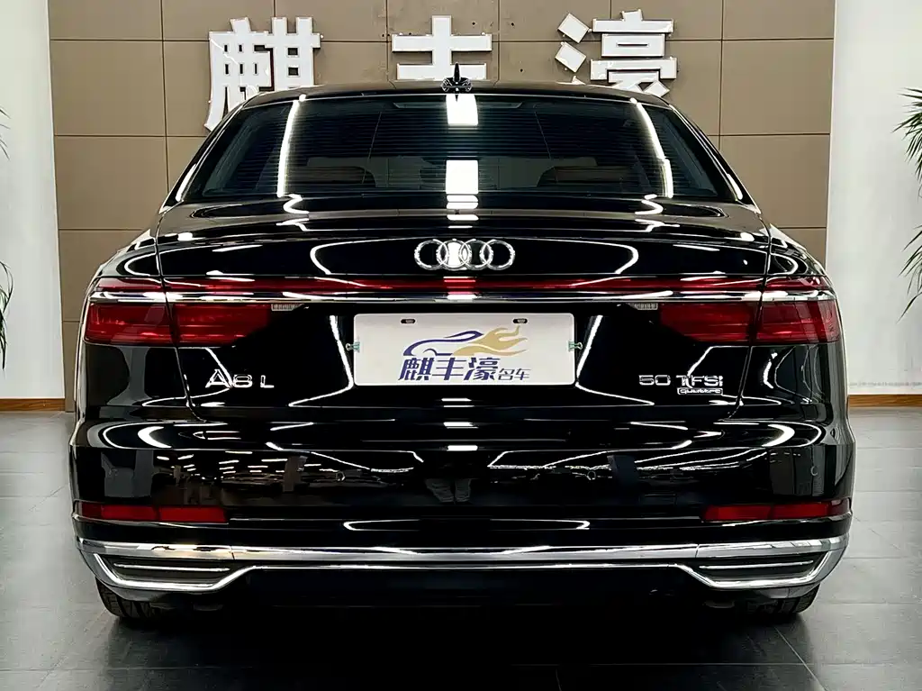 Audi A8 — фото 15