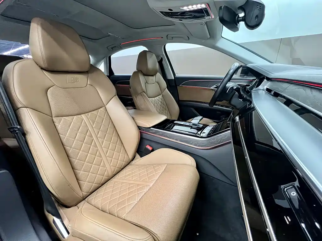 Audi A8 — фото 7