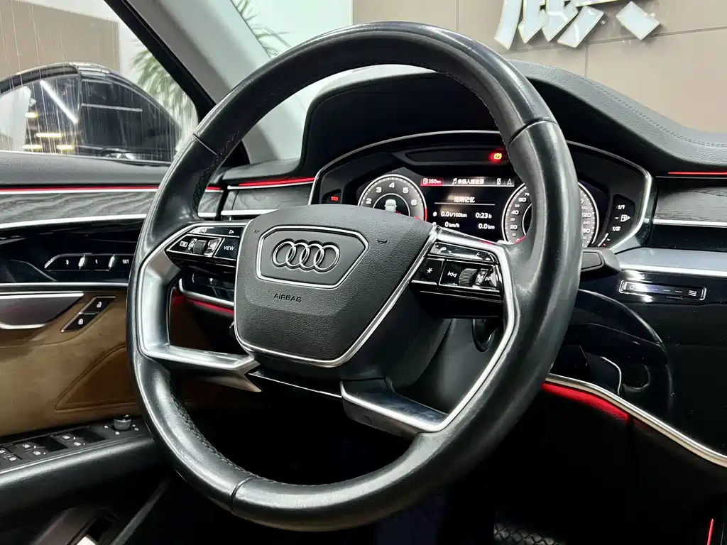 Audi A8 — фото 8