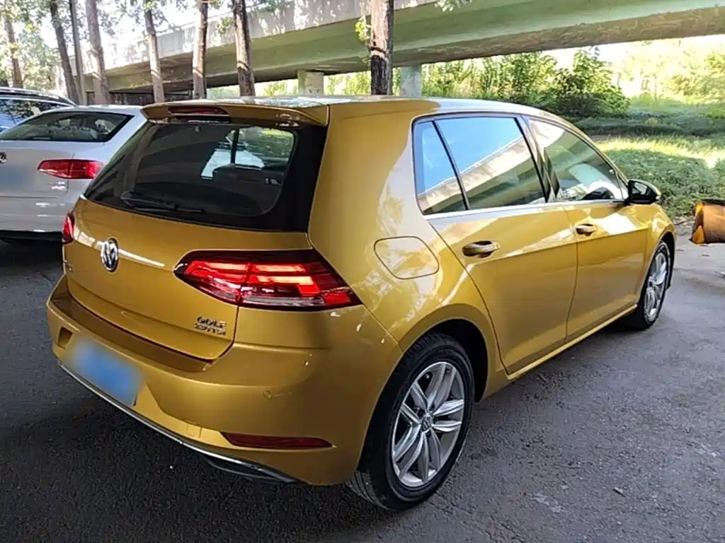 Volkswagen Golf — фото 6